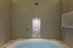 Prescious Suite 25 with Hot Tub