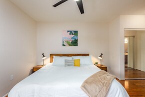 Comfort 3 Bedroom Condo by RedAwning