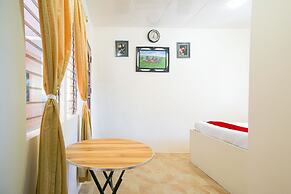 J5 Guest House & Restobar