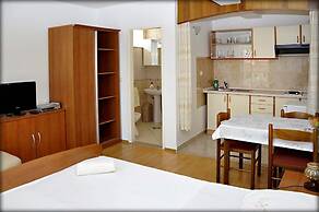 Immaculate 4-bed House in Lumbarda