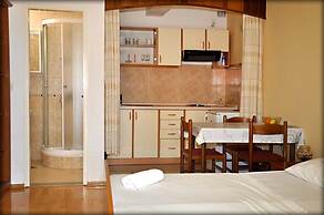 Immaculate 4-bed House in Lumbarda