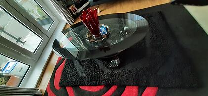 Modern Apartment Minutes From Central London, UK