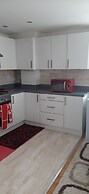 Modern Apartment Minutes From Central London, UK