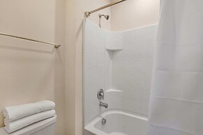 Lake View Home, Lavish Home With Big Pool Area, CDC Standards #7st556