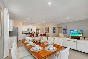 Lake View Home, Lavish Home With Big Pool Area, CDC Standards #7st556