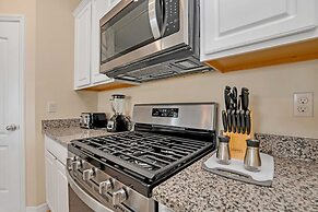 Lake View Home, Lavish Home With Big Pool Area, CDC Standards #7st556