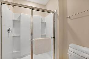 Lake View Home, Lavish Home With Big Pool Area, CDC Standards #7st556