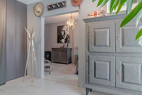 RV02 Quarto e Sala Finamente Decorado