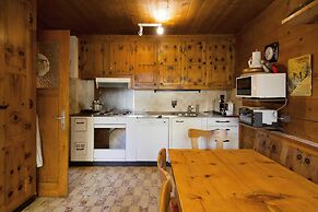 Magnifique Chalet Familial Pour 10 Personnes au Coeur de Nax