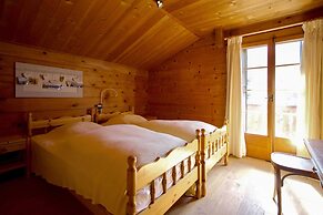 Magnifique Chalet Familial Pour 10 Personnes au Coeur de Nax