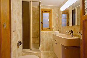 Magnifique Chalet Familial Pour 10 Personnes au Coeur de Nax