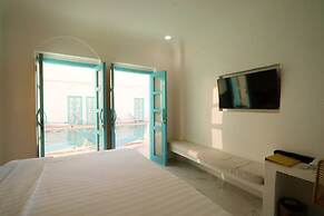 Loccal Collection Hotel