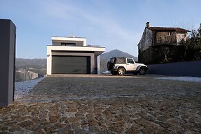 Lovely Design 4-bed Villa in Canedo de Basto