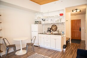 5056 Gateway 0 Bedroom Home by RedAwning