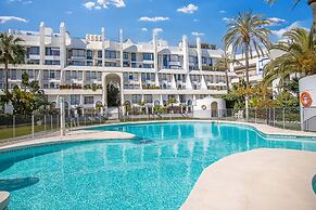 Marbella Pool House Gf55on sea Shore