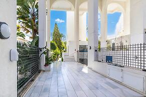 Marbella Pool House Gf55on sea Shore