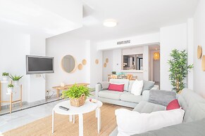 Marbella Pool House Gf55on sea Shore