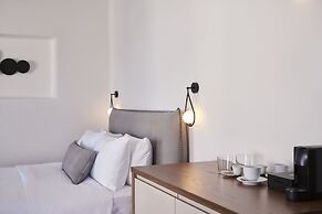 Brilliance Suites - Adults Only