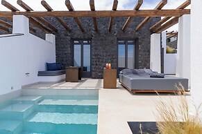 Brilliance Suites - Adults Only