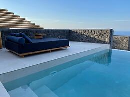 Brilliance Suites - Adults Only