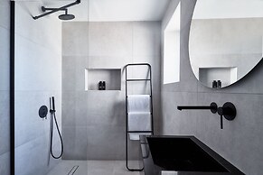 Brilliance Suites - Adults Only