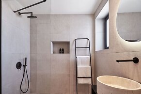 Brilliance Suites - Adults Only