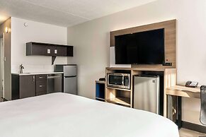 Comfort Suites Kingston Central