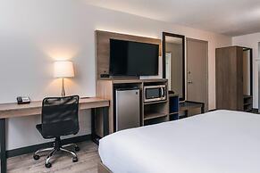 Comfort Suites Kingston Central