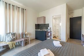 Rhoe Seaside Apartments