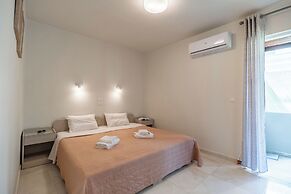 Rhoe Seaside Apartments