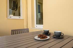 Rhoe Seaside Apartments