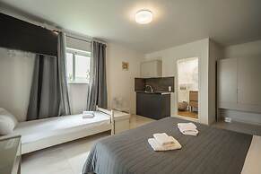 Rhoe Seaside Apartments