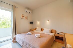 Rhoe Seaside Apartments