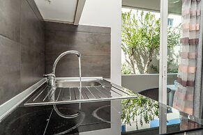 Rhoe Seaside Apartments