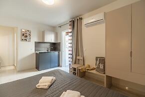 Rhoe Seaside Apartments