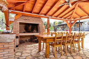 Vintage Winehouse Backov