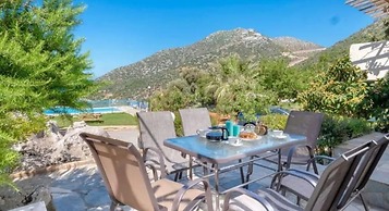 Luxurious Villa Kardi a Small Paradise