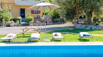 Luxurious Villa Kardi a Small Paradise