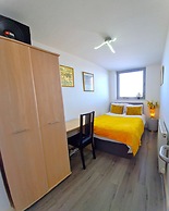 2 bedroom Central Flat with Parking