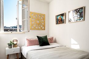 Pink & Blondie ApartHotel - by Loginn