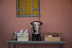 Pink & Blondie ApartHotel - by Loginn