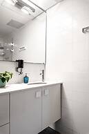 Pink & Blondie ApartHotel - by Loginn