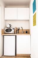 Pink & Blondie ApartHotel - by Loginn