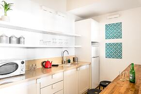 Pink & Blondie ApartHotel - by Loginn