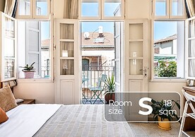 Pink & Blondie ApartHotel - by Loginn