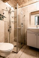 Pink & Blondie ApartHotel - by Loginn