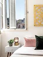 Pink & Blondie ApartHotel - by Loginn