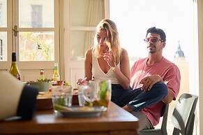 Pink & Blondie ApartHotel - by Loginn