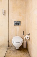 Pink & Blondie ApartHotel - by Loginn