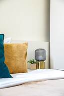 Pink & Blondie ApartHotel - by Loginn